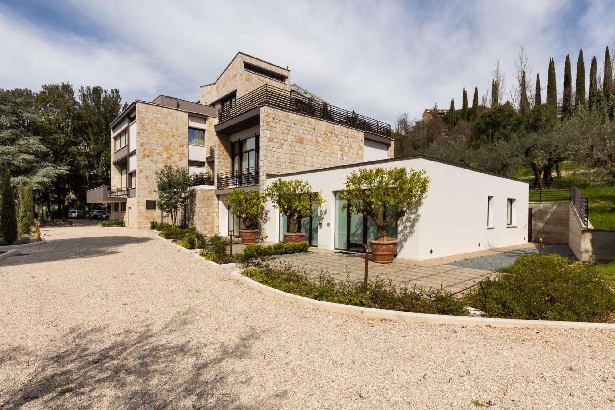 Exclusive Perugia Getaway - Apartments With Shared Pool & Parking Екстериор снимка